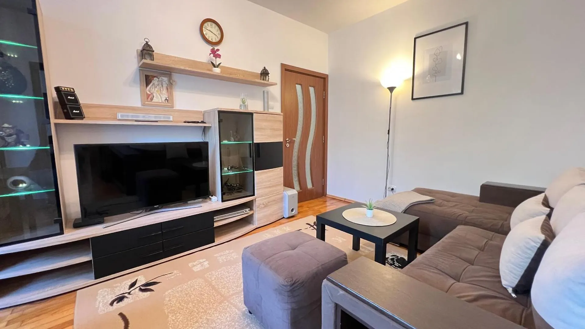 Apartment Ferienwohnung Giza Cozy 1Bdr W Wifi Near Arena 8888 And Sofiamed Bulgarien